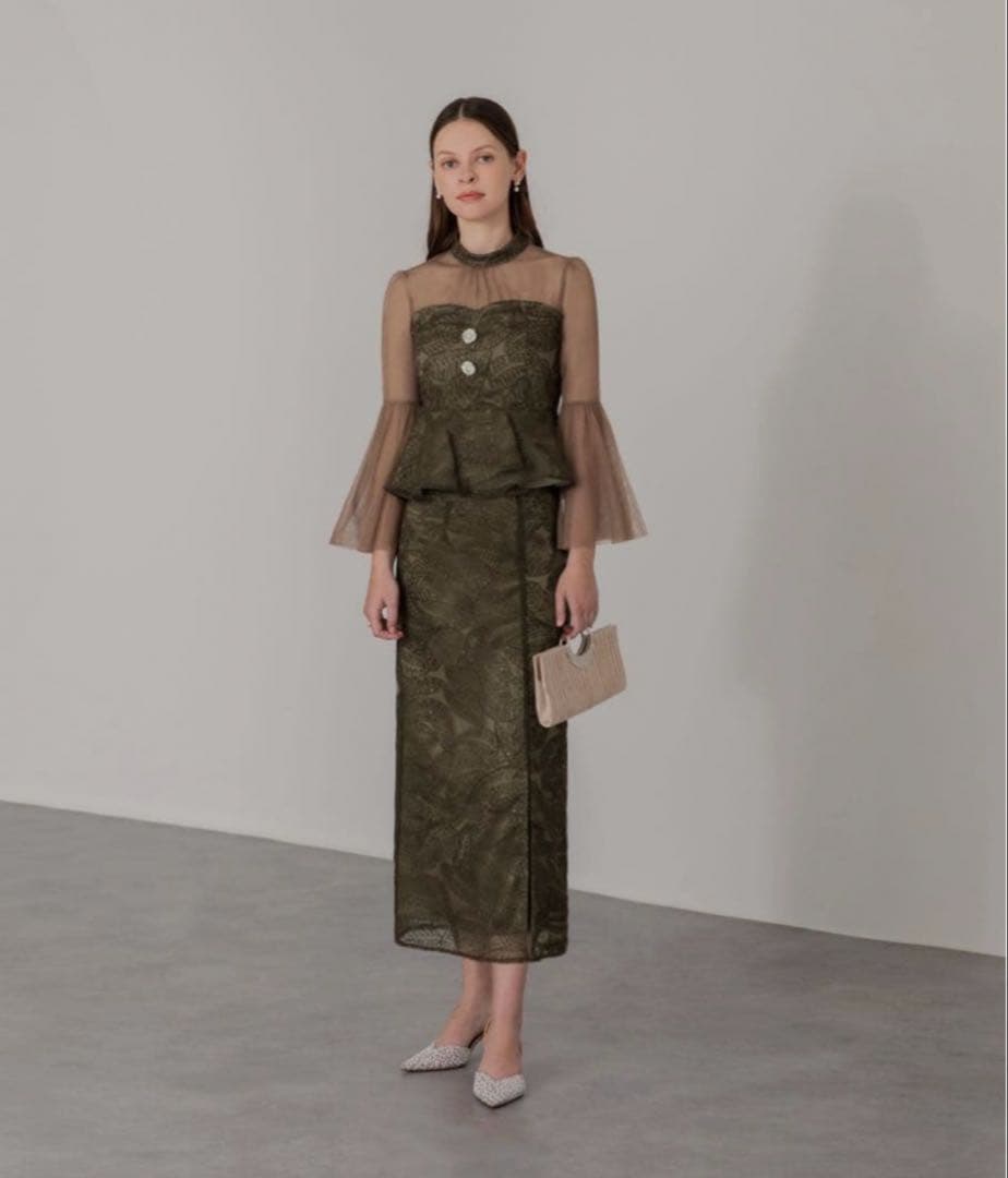 【Leja】スパンコール刺繍ビジューボタンフレアスリーブセットアップドレス