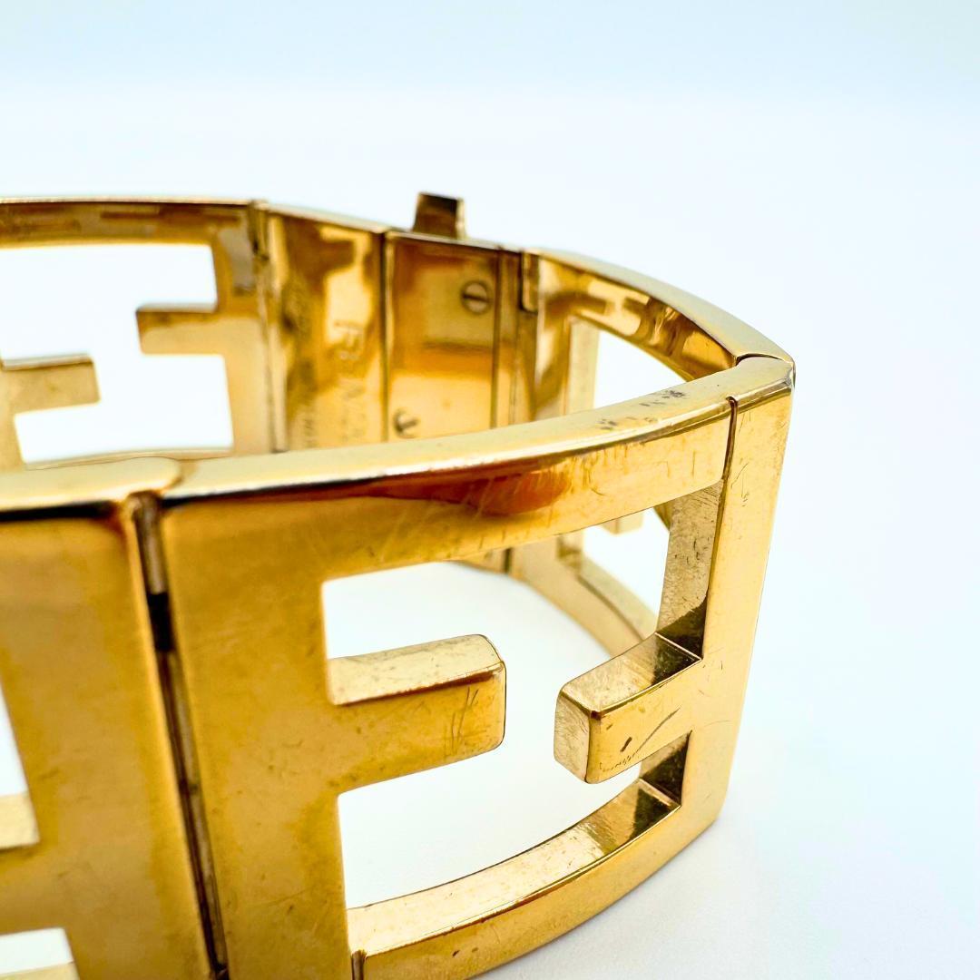 FENDI フェンディ　ズッカ柄　ゴールドバングル ブレスレット