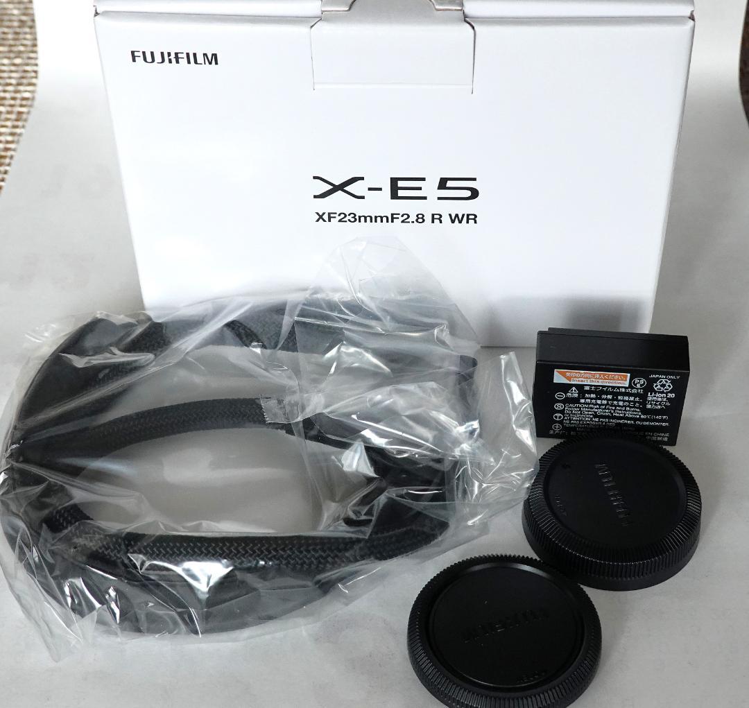 な*。様 メーカー保証付　FUJIFILM X-E5 ボディ