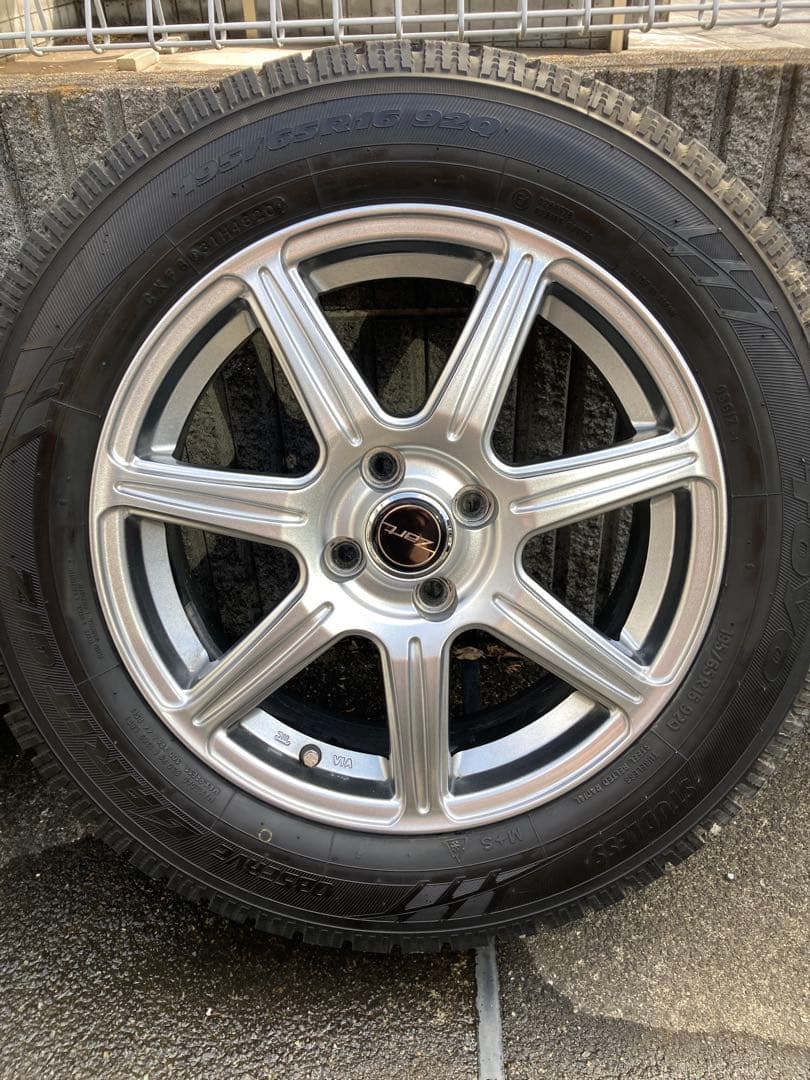 ライズ　ロッキー （ガソリン車）スタッドレスタイヤ　タイヤホイール付き４本セット