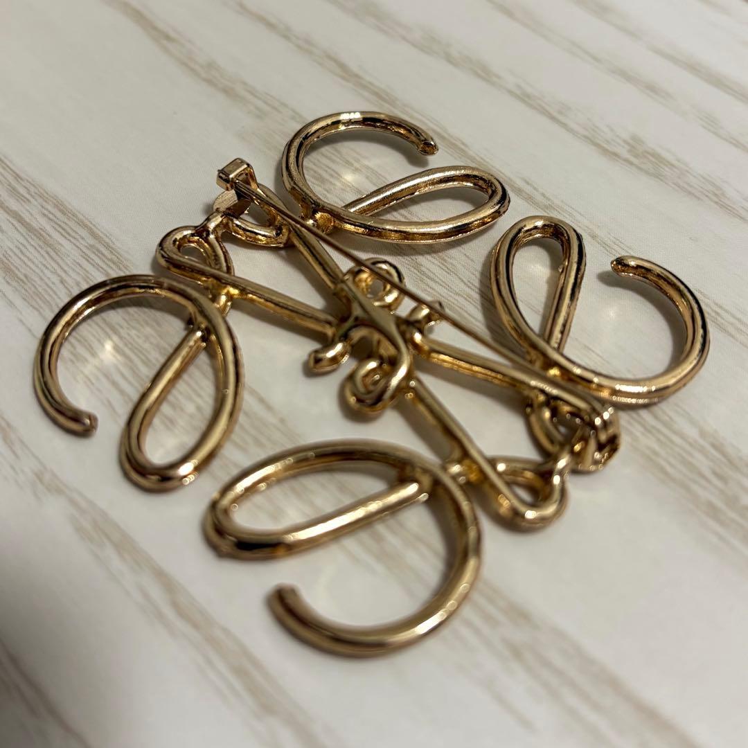 【正規品・良品】LOEWE　ブローチ　アナグラム　メタル　ゴールド　デカロゴ