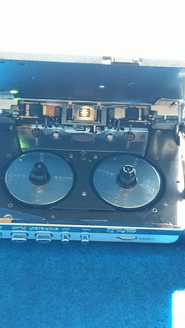 ウォークマンWM-F203 ラジオ、録音、オートリバース付き【ジャンク】