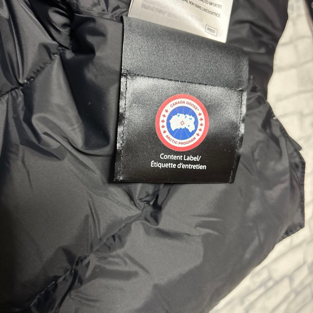 こ*ん様   ブラック ダウンベスト　未使用品　超美品✨