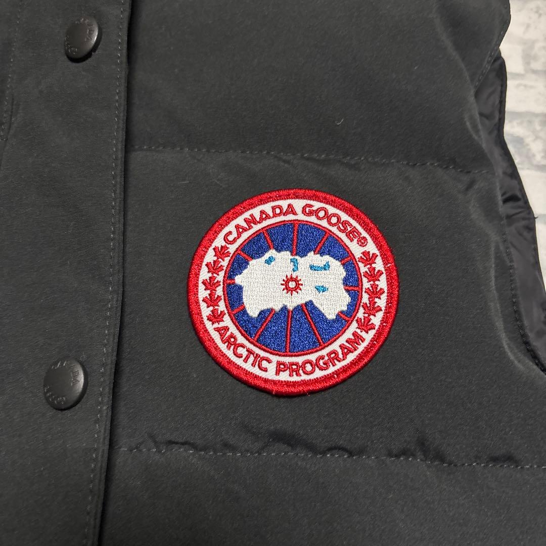 こ*ん様   ブラック ダウンベスト　未使用品　超美品✨