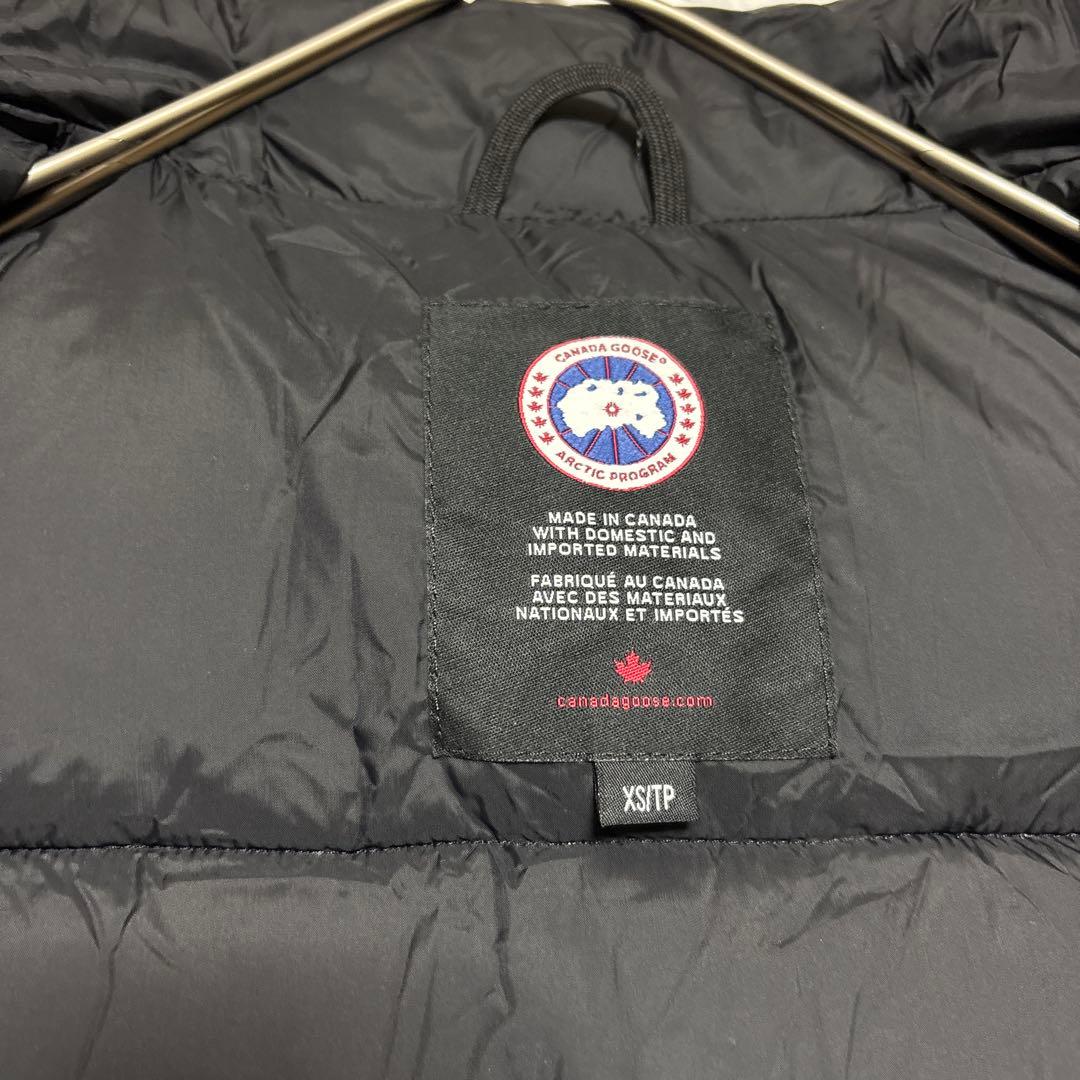 こ*ん様   ブラック ダウンベスト　未使用品　超美品✨