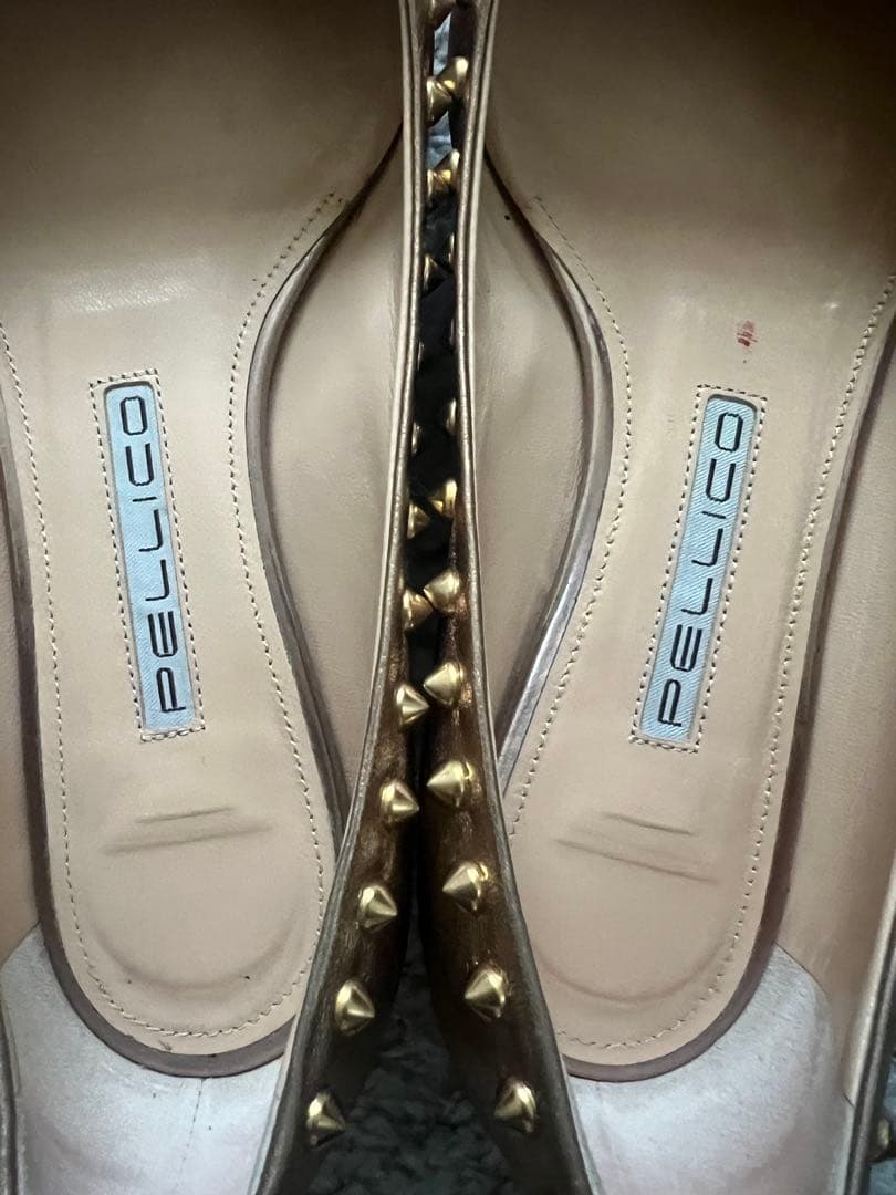 PELLICO スタッズ付きゴールドフラットシューズ　35ハーフ　22.5