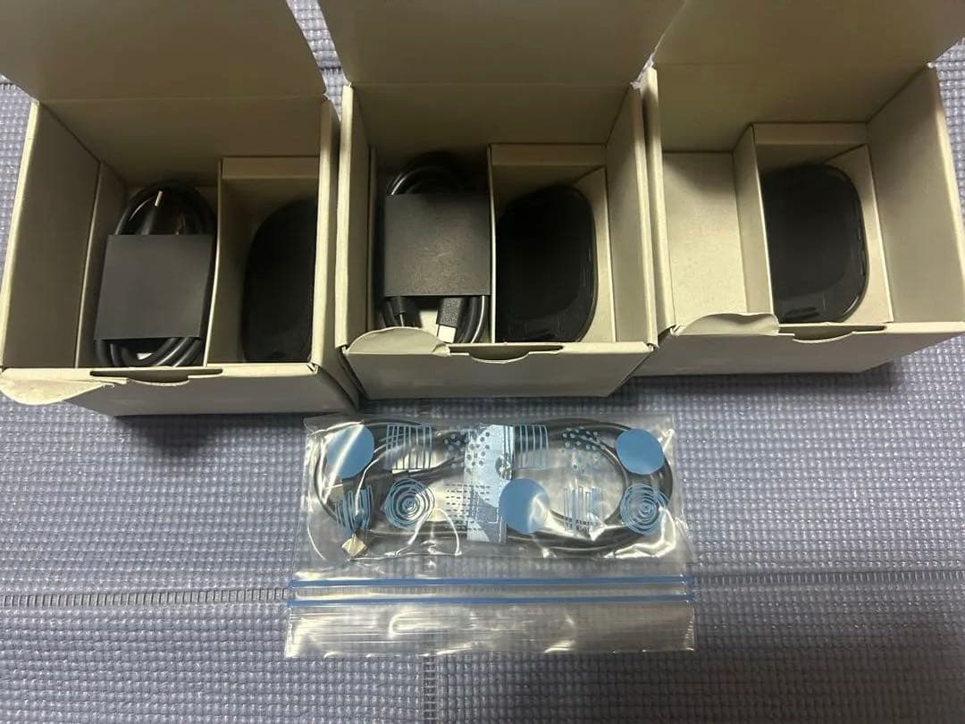 ViveUltimateTracker3個＋ワイヤレスドングル1個 ストラップ付