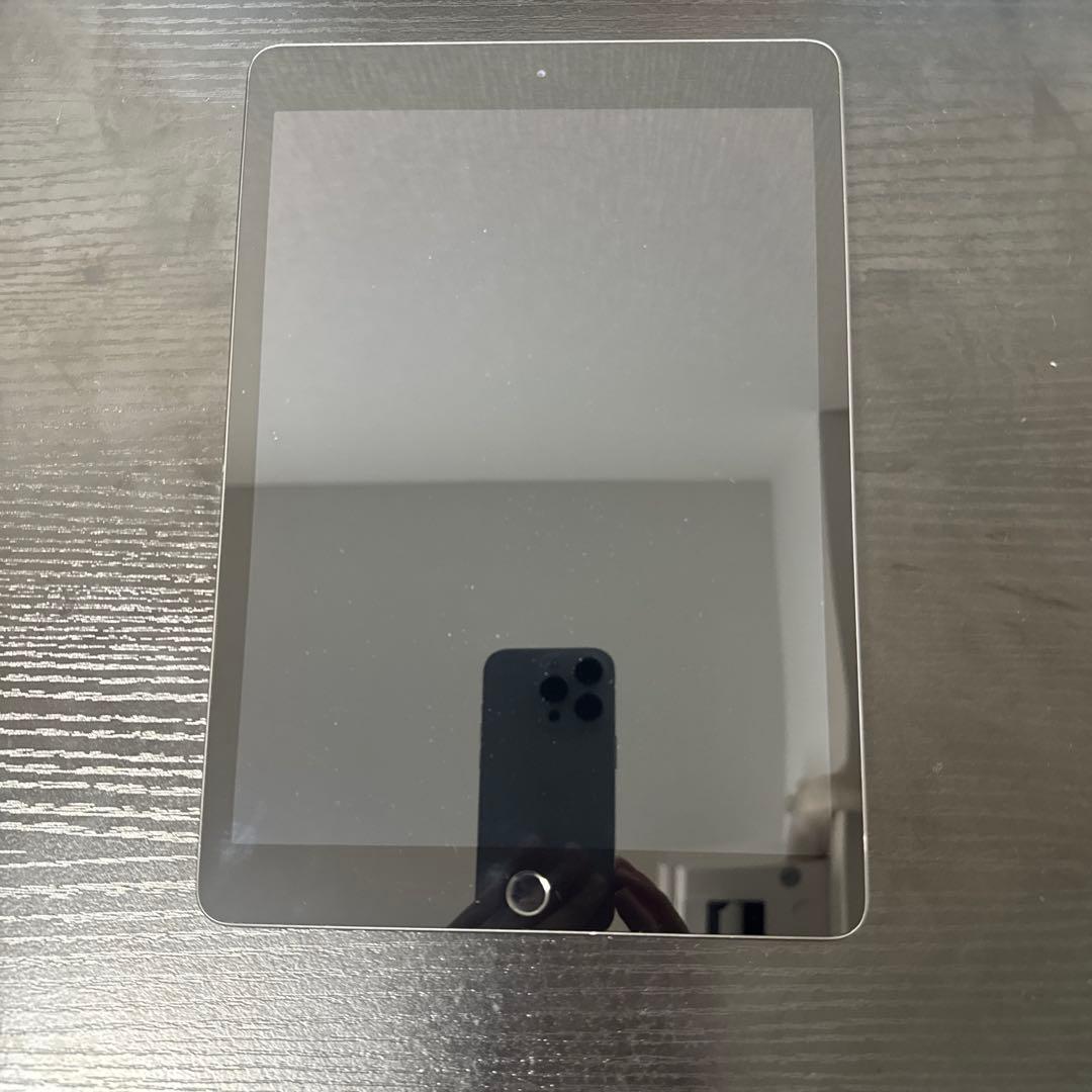 N*o様 Ipad 第8世代　グレー