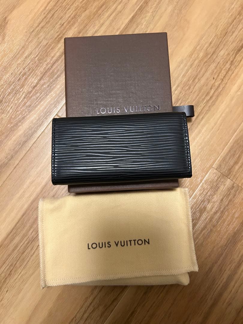LOUIS VUITTON エピ・レザー キーケース