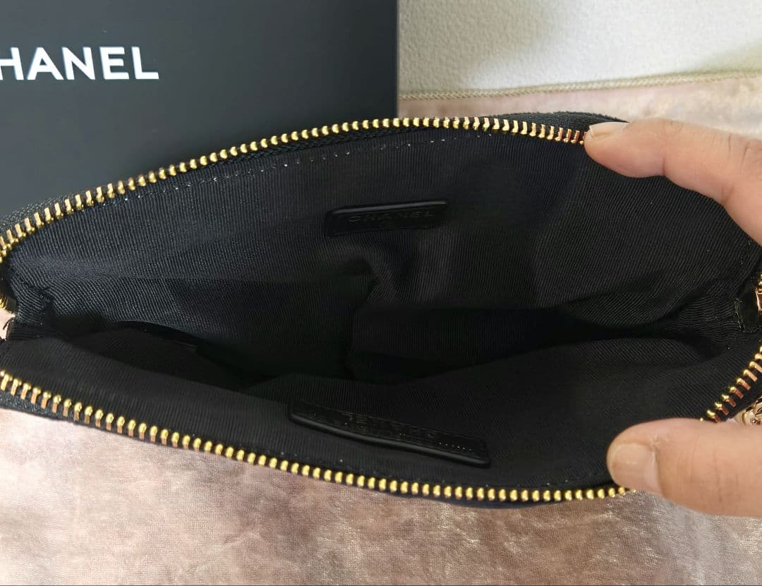 新品最安値！CHANEL ノベルティ メイクアップポーチ ベルベット 黒