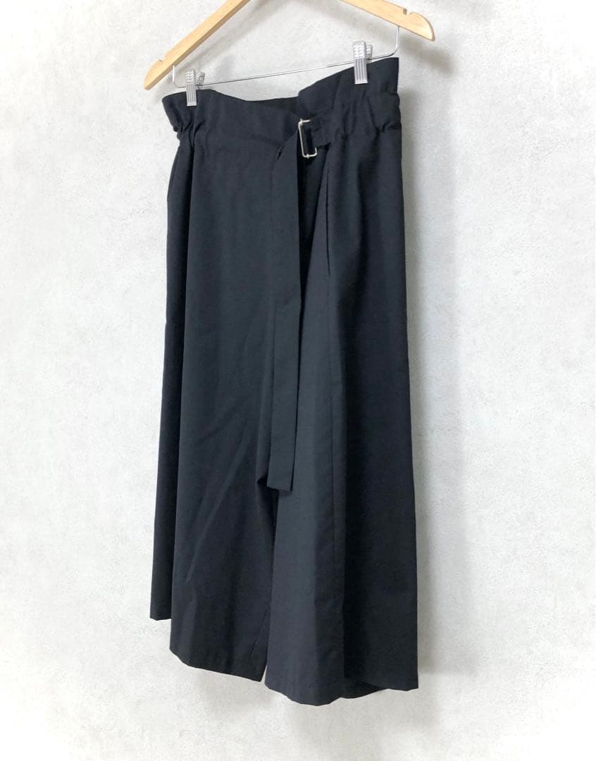 LIMI feu リミフゥ ベルテッド変形ワイドパンツ 黒 ブラック