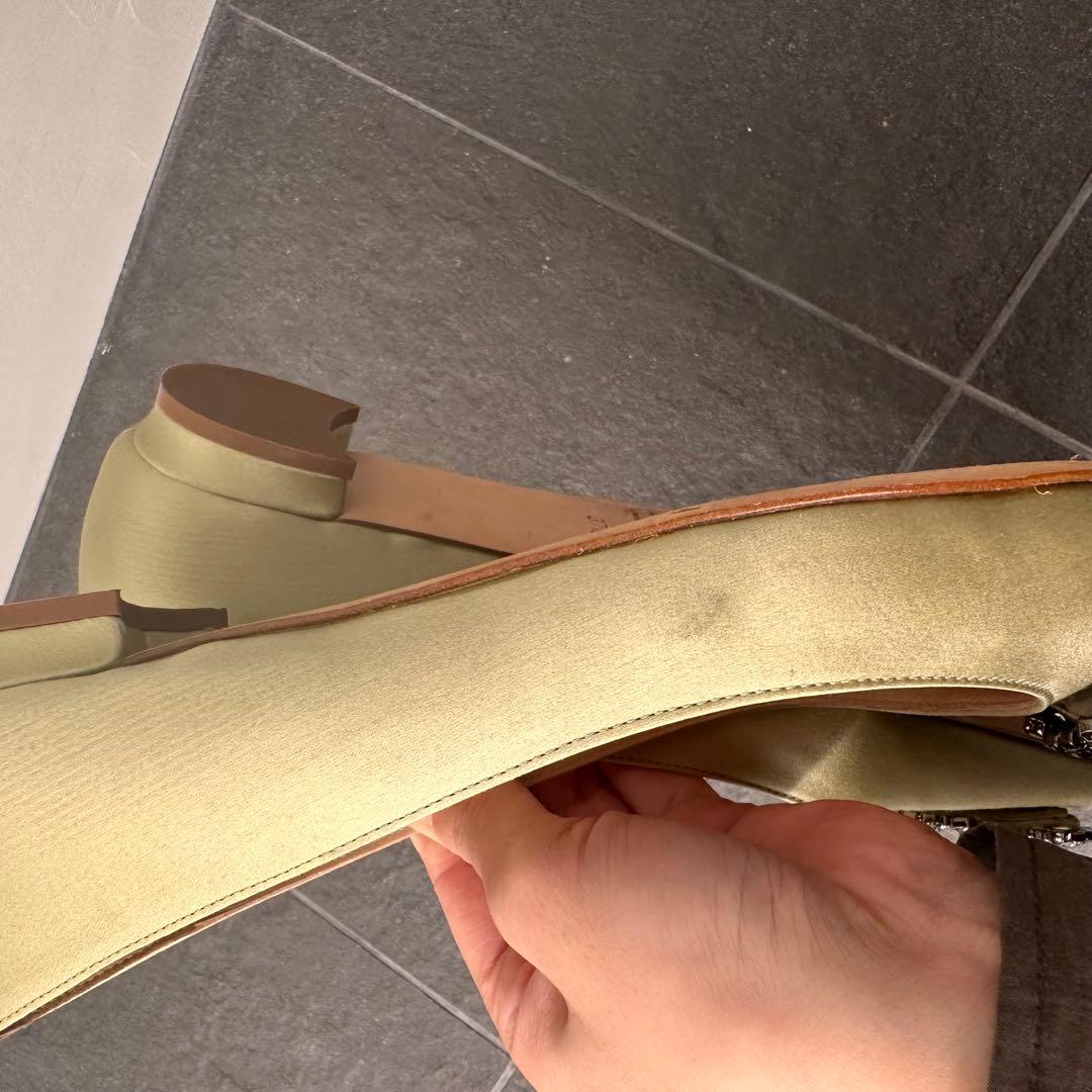 マノロブラニク ハンギシMANOLO BLAHNIKパンプス フラット