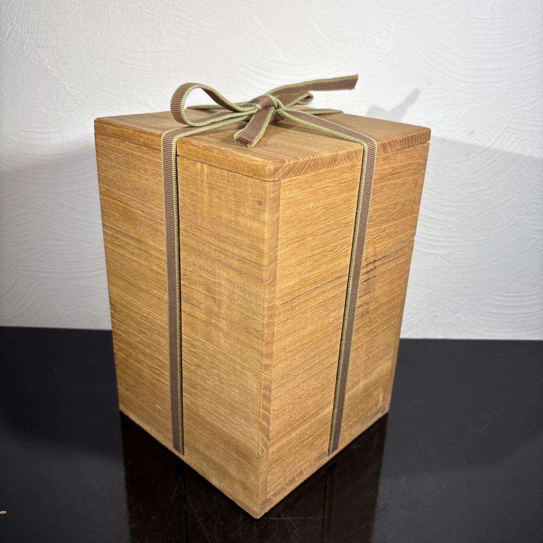 真作　人間国宝　島岡達三　地釉象嵌草花文壷