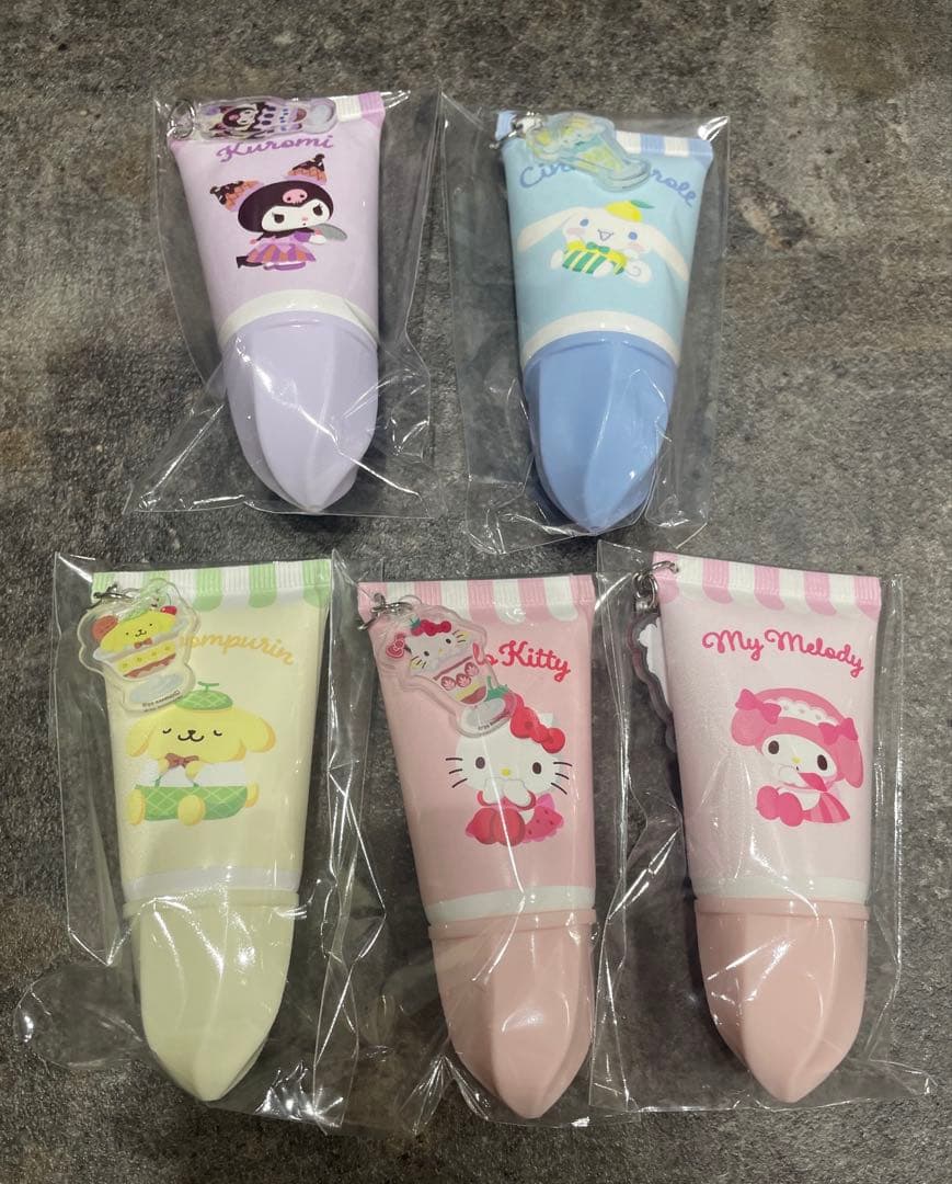 [全10種コンプ] サンリオ　ホイップハンドクリーム　アクリルチャーム付き