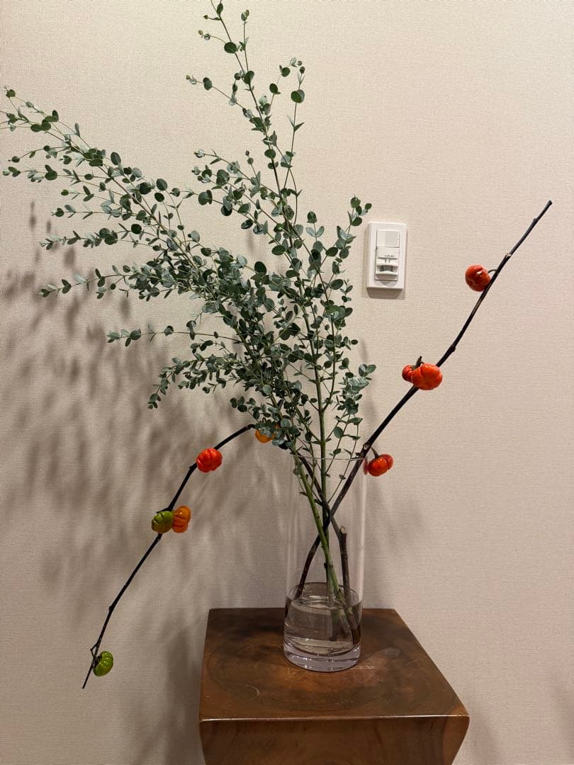 EDA VASE ｜ 枝ものを美しく飾る、コンパクトな花器