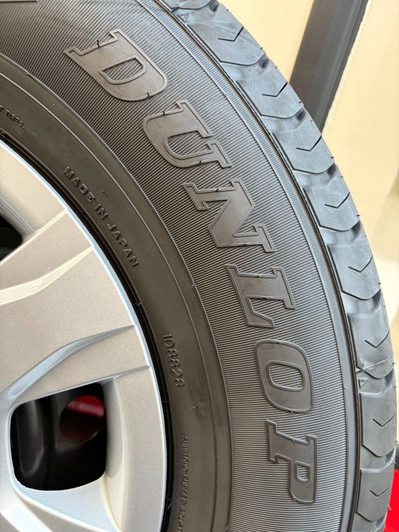200系ダークプライムsハイエースワゴン　純正15インチ タイヤ ホイールセット