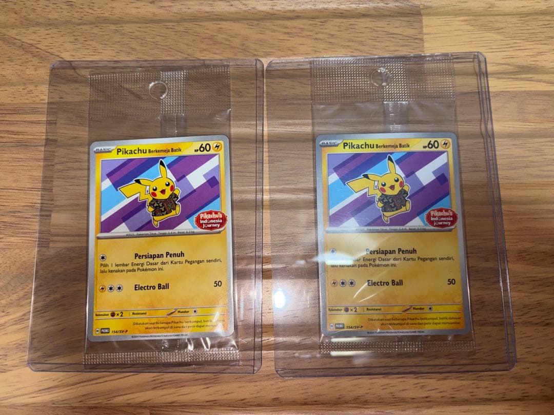 Pikachu Berkemeja Batik ポケモンカード