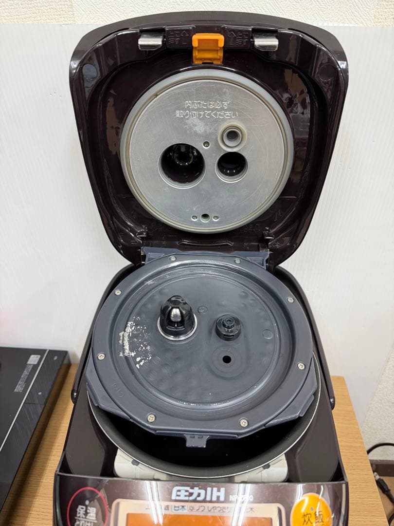 ZOJIRUSHI 象印 圧力IH炊飯器 NP-ZF10（5.5合） 内釜キレイ