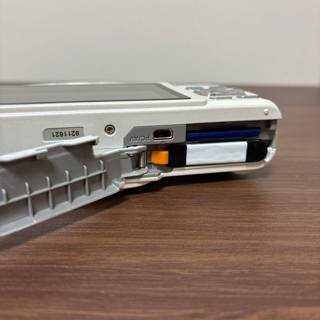 【ペンタックス】PENTAX I-10 コンパクトデジタルカメラ レトロ 白