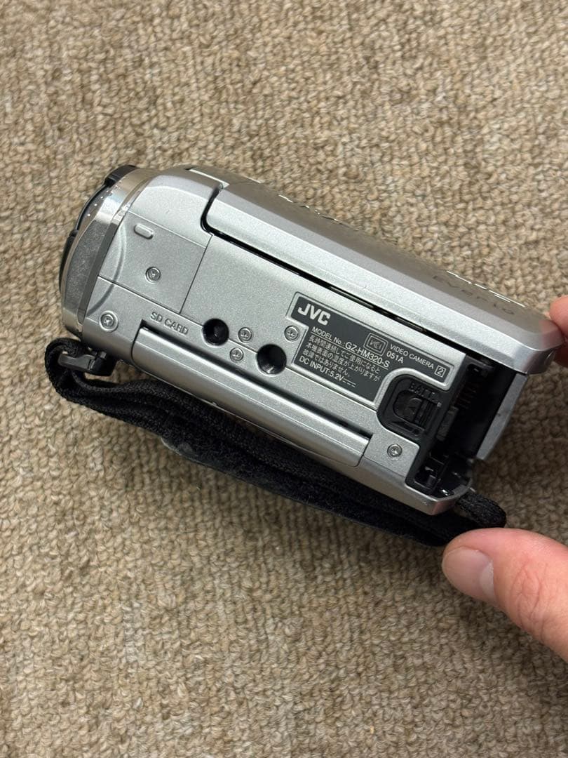 【極美品】JVC Everio GZ-HM320-S コンパクトビデオカメラ