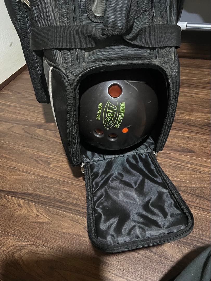 ボウリングボール4個とバッグセット