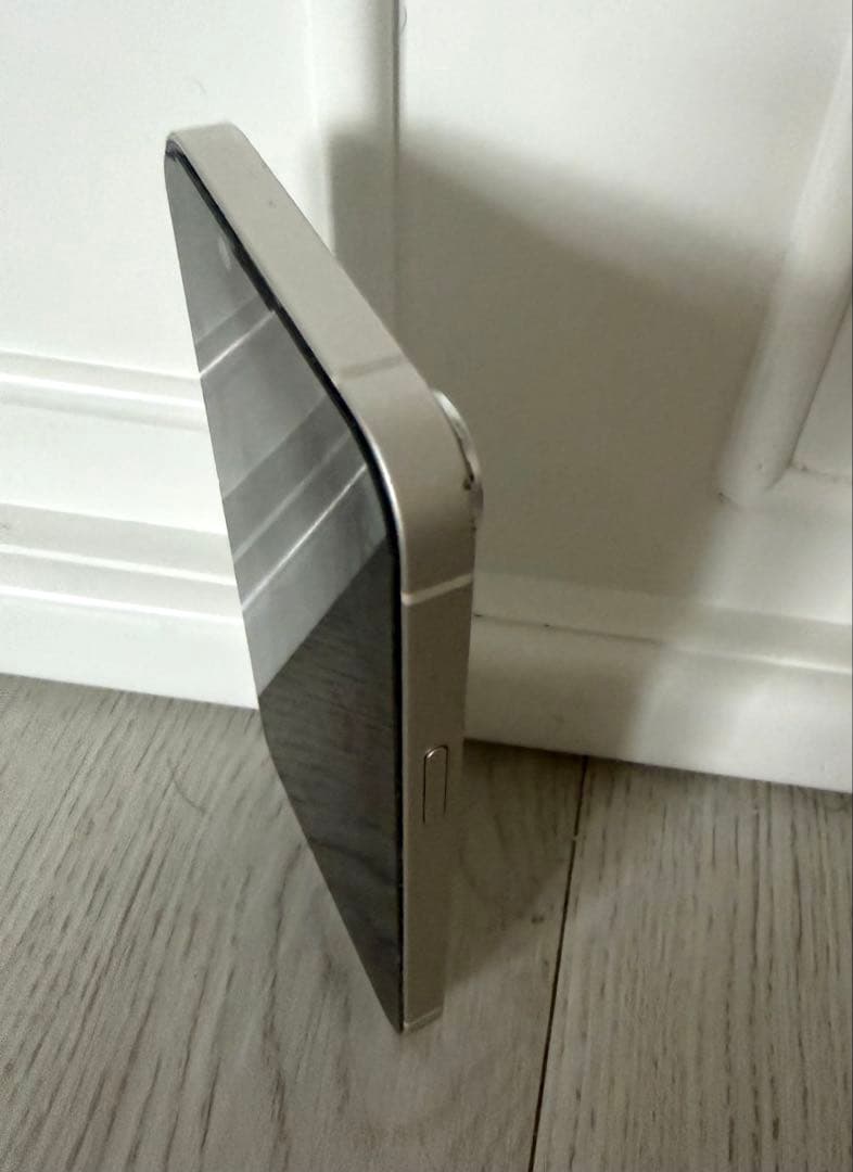 iPhone 13 スターライト 256GB SIMフリー 動作良好 即発送