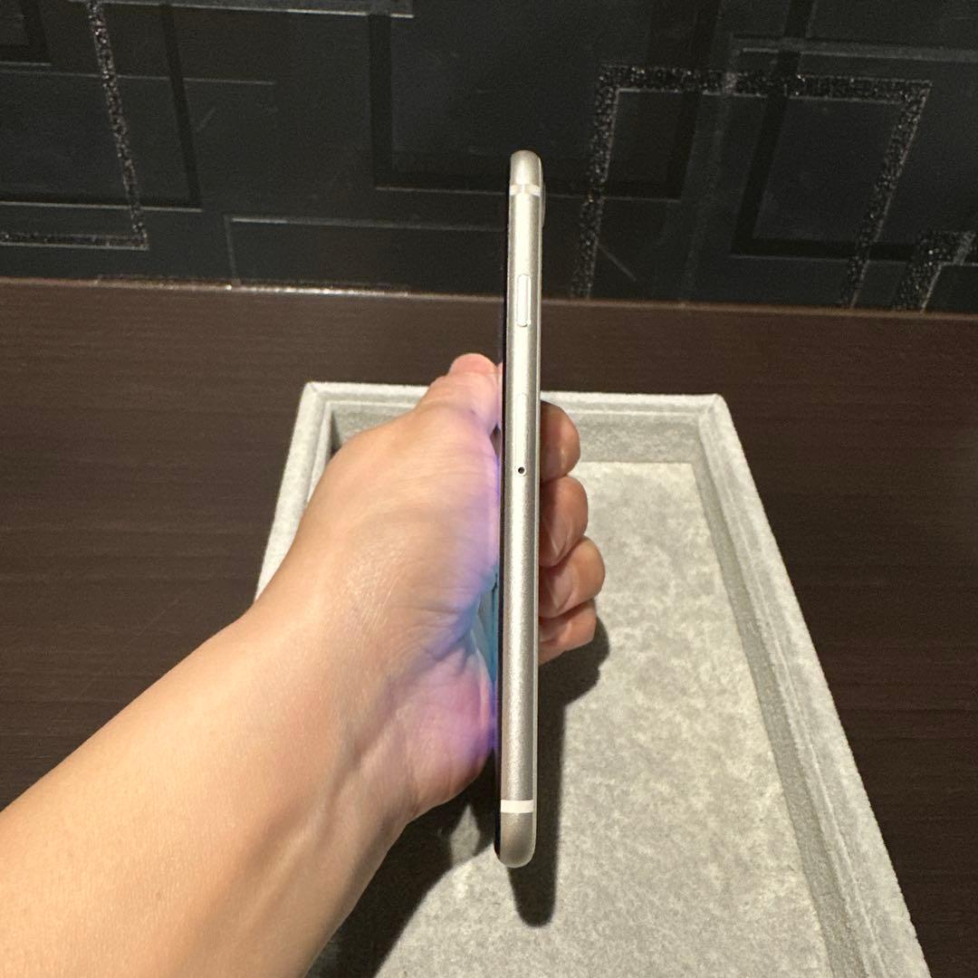 iPhone SE (第3世代) 64GB スターライト