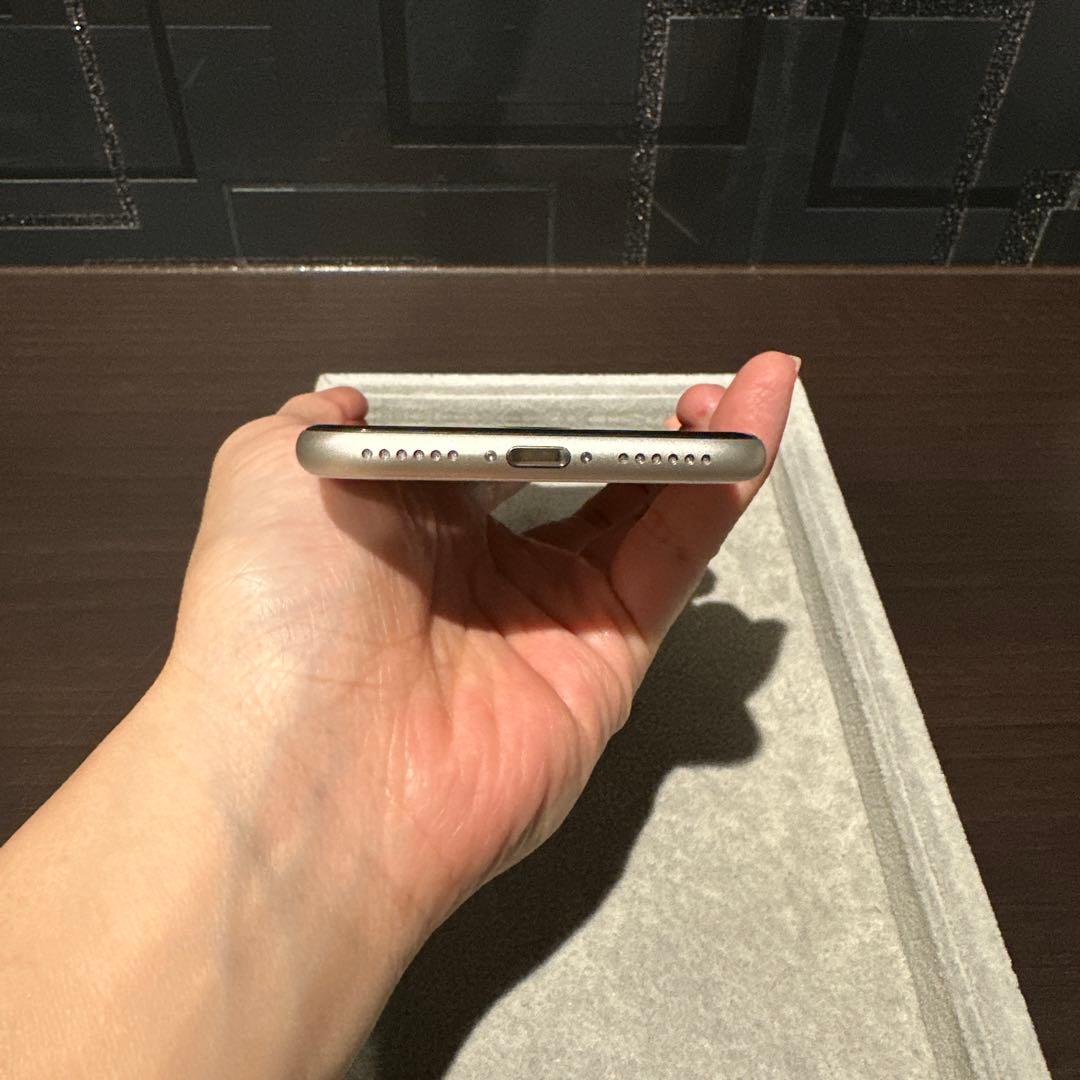 iPhone SE (第3世代) 64GB スターライト