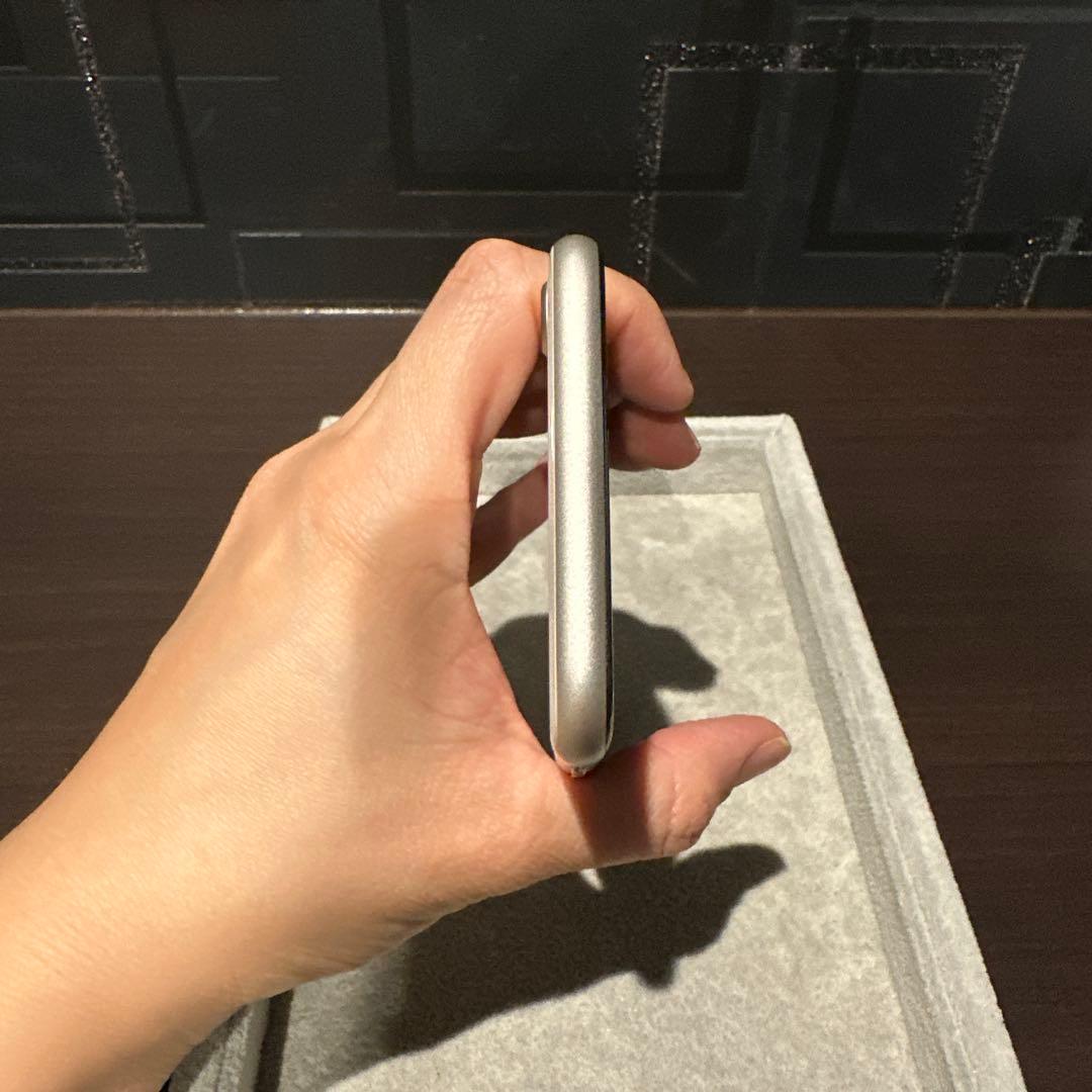 iPhone SE (第3世代) 64GB スターライト