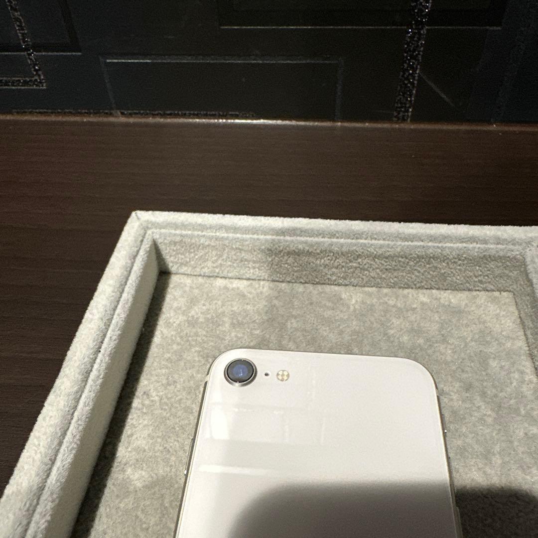 iPhone SE (第3世代) 64GB スターライト