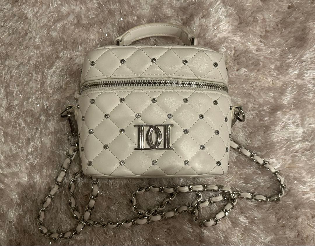 Darich ダーリッチ　キルティングビジュースクエアミニバッグ WHT