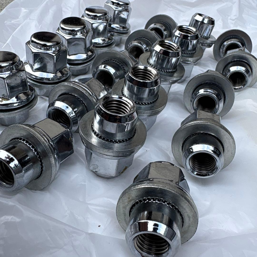 値下！［2/4本目］新車外しトヨタ新型ヴォクシーS-Zハイブリッドホイールタイヤ