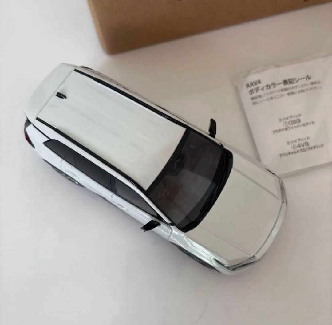 トヨタ 新型RAV4 ミニカー カラーサンプル プラチナホワイトパール【非売品】