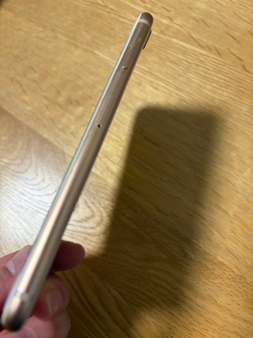 iPhone8 本体　傷あり