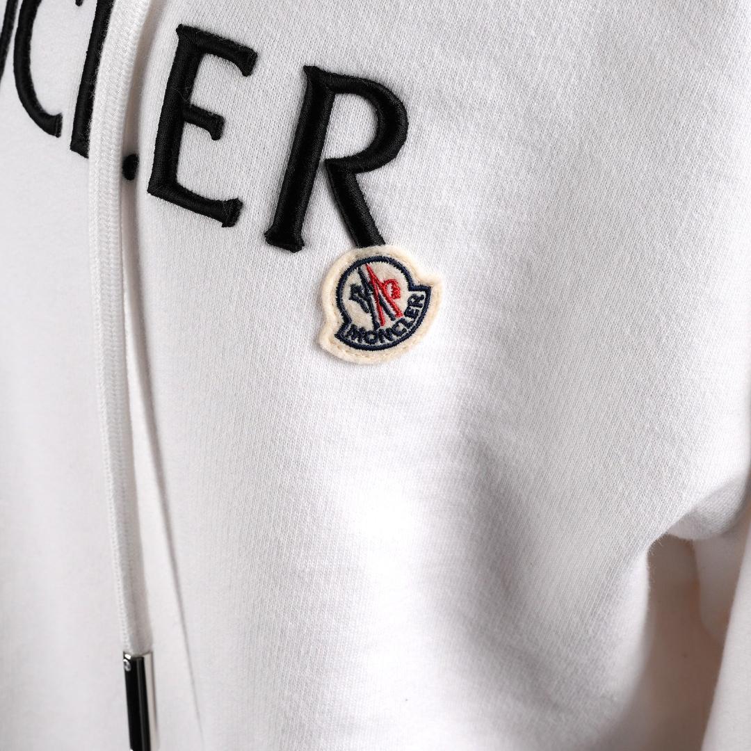 58☆琉球　極美品・タグ付】モンクレール パーカー サイズXS レディース