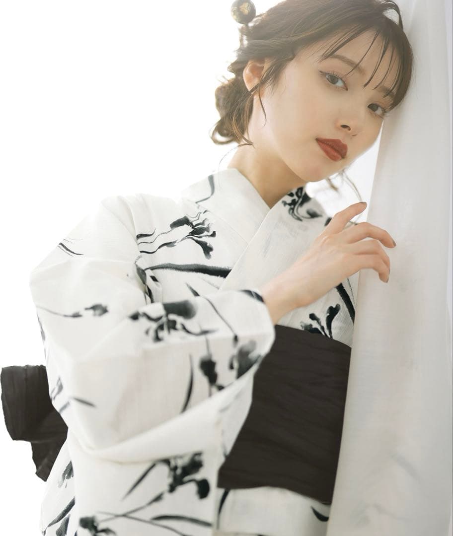 1人で着られる浴衣5点セット （ゆかた・兵児帯・下駄・着付け本・腰ひも）