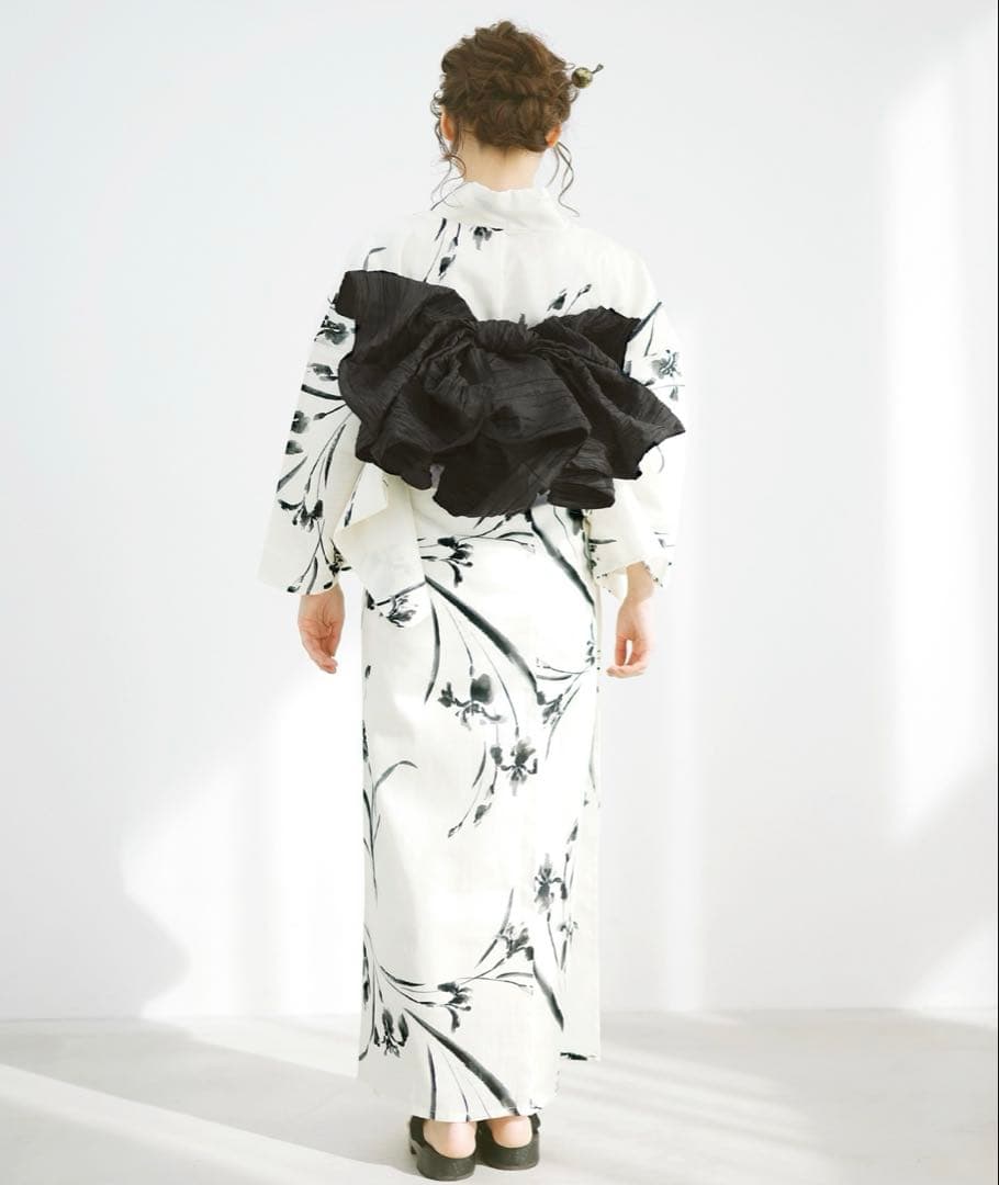 1人で着られる浴衣5点セット （ゆかた・兵児帯・下駄・着付け本・腰ひも）