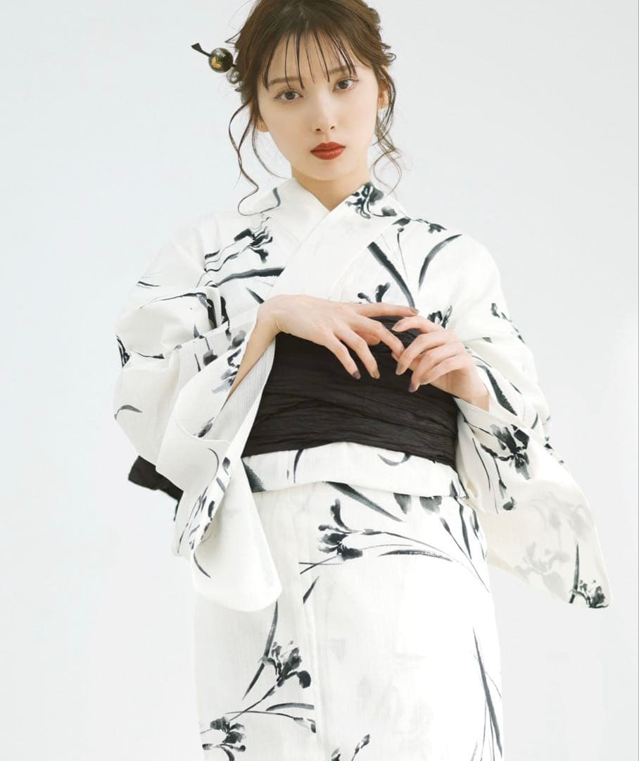 1人で着られる浴衣5点セット （ゆかた・兵児帯・下駄・着付け本・腰ひも）