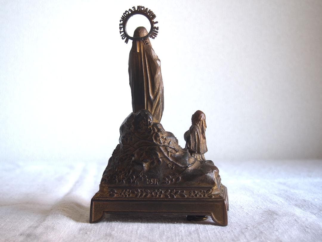 稼働します オルゴール ルルドの聖母 少女ベルナデッタ フランス /K218