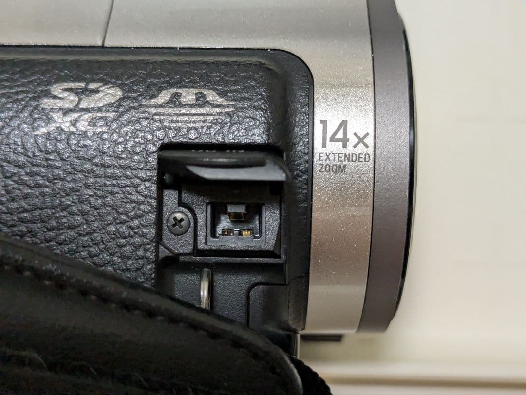 ソニー ビデオカメラ HDR-CX560V ハンディカム　シャンパンシルバー