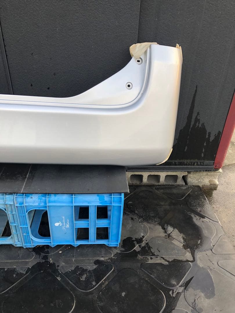 ダイハツ、タントL375S Rバンパー、塗装済シルバー色、美品　Ｓ２８