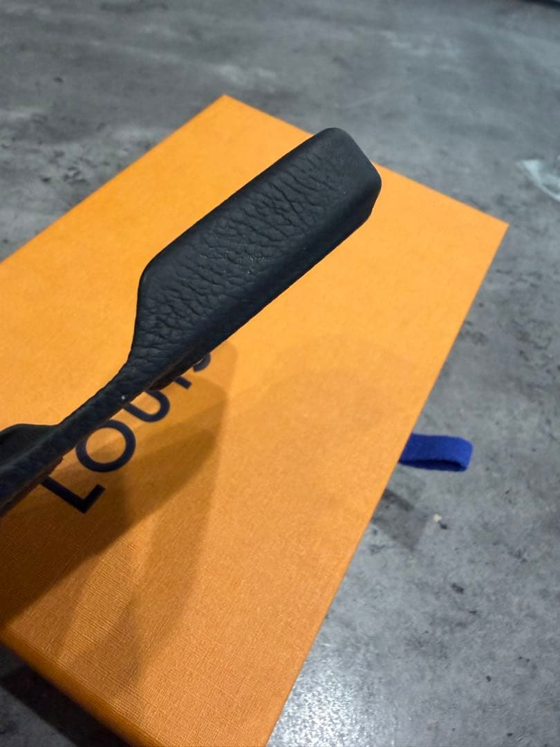 美品 Louis Vuitton iPhone15pro ケース