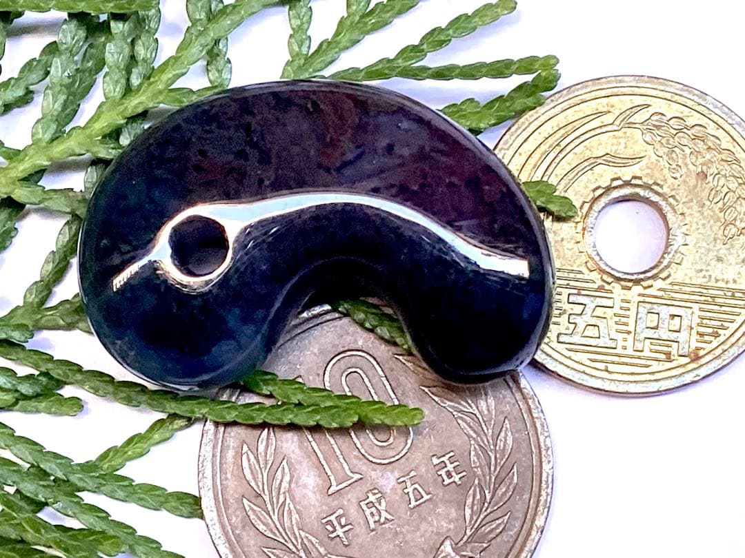 ✳国内の出雲めのう【碧玉】の最高峰勾玉でしょう‼️ 天然石 浮き草文様 鑑別書付