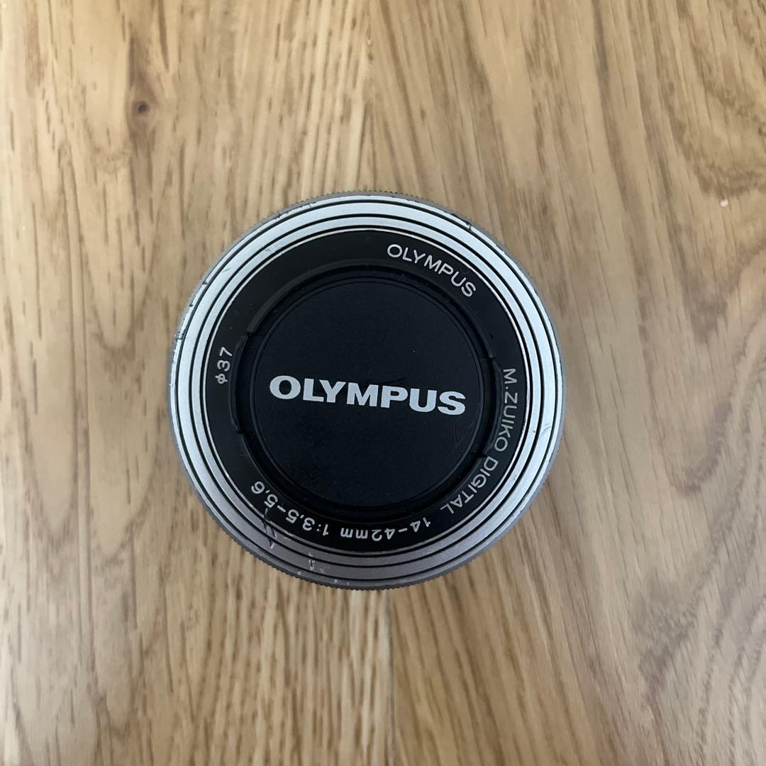 OLYMPUS E-M10 Mark II 本体と付属品