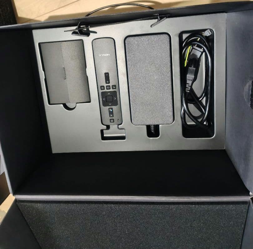 Anker NEBULA フルHDプロジェクター ★三脚付き★