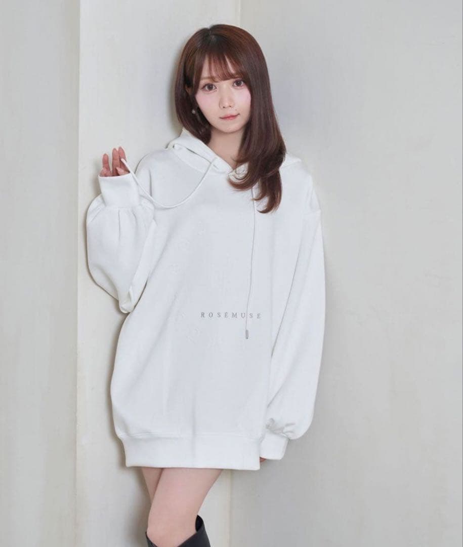 ロゼミューズemboss logo hoodie ホワイト