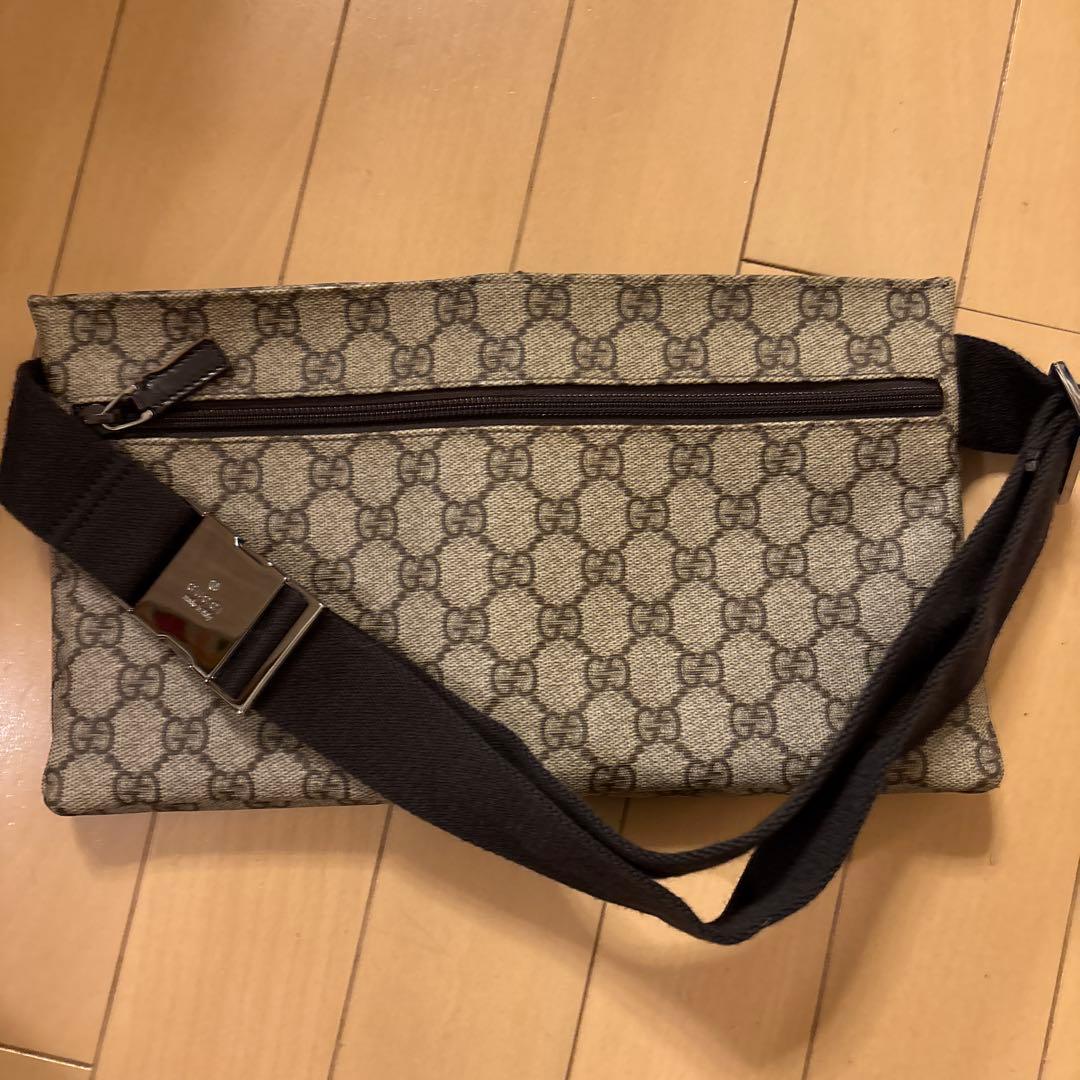 美品GUCCIボディバック