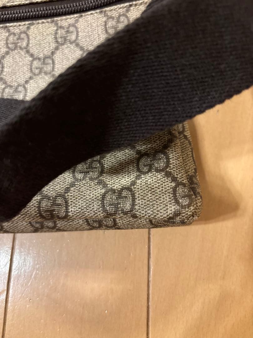 美品GUCCIボディバック
