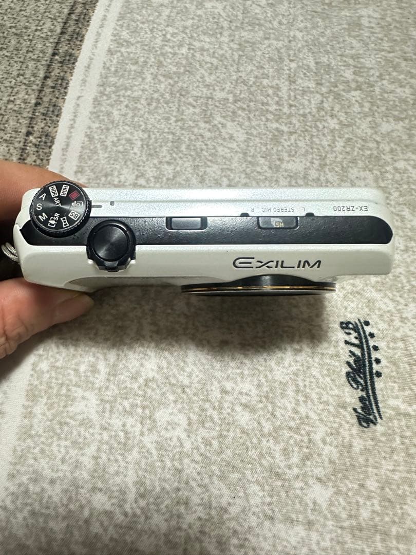 CASIO EXILIM EX-ZR200 コンデジ