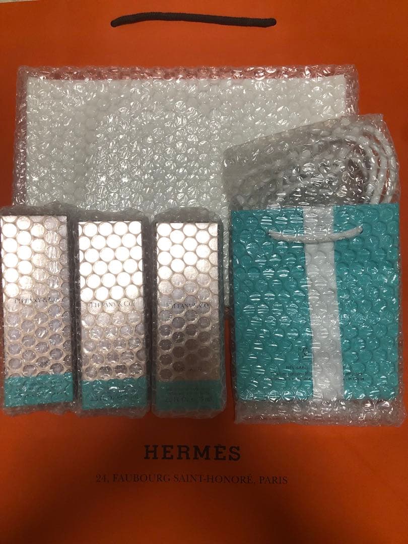 ☆新品未開封☆ティファニーローズゴールドハンドクリーム3点　ショッパーセット